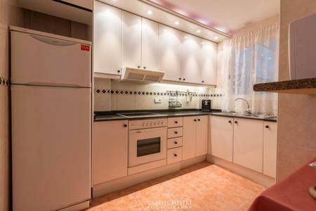 Bonito Y Acoger, A 50 Metros Del Mar Con Wifi Calafell Exterior photo
